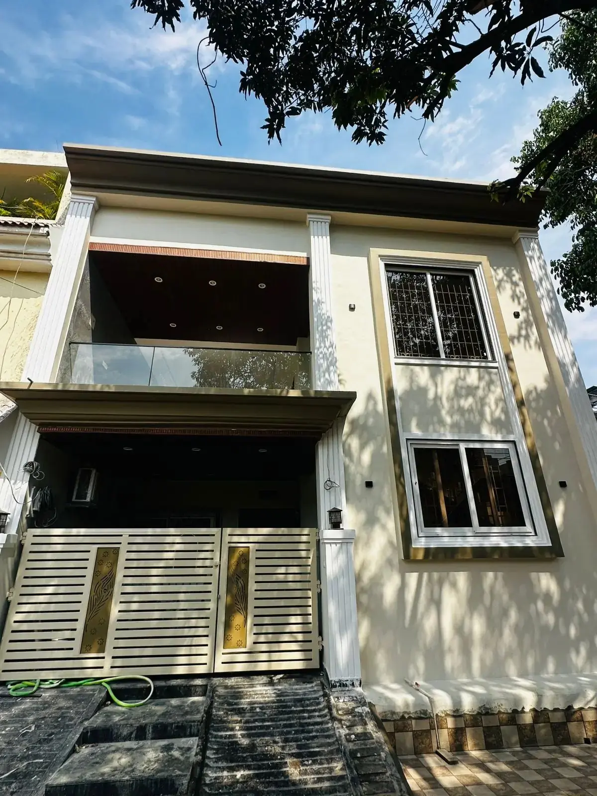 Facade and balcony finishing detail